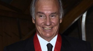 aga-khan-iv-andrew-carnegie-880x1024
