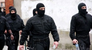 French-police-from-Raid-t-007