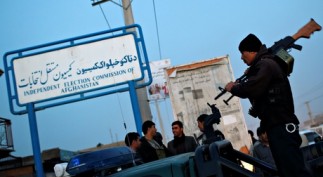 Armed-Afghan-police-stand-011