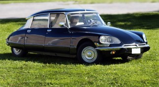 6A. 5. THE Cars that Changed the World WORLD LUXURY Issue 2014 Citroen DS2i Photography By Clive Branson